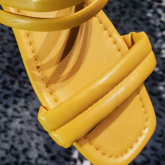 Shein Size 7 Sandals - Picture 3 of 8